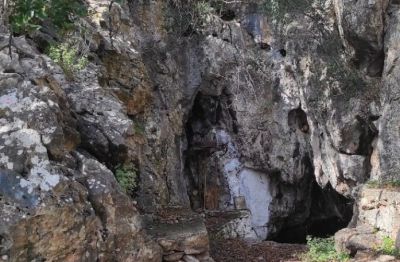 Πεζοπορίες στα σπήλαια της Θερμής