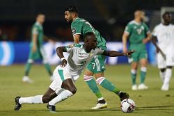 Άμυνα εναντίον επίθεσης στον τελικό του Copa Africa