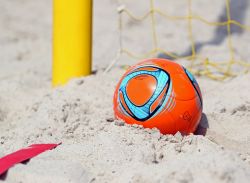 Ποδόσφαιρο στην άμμο, στη Σκάλα Καλλονής!