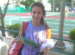 Πρόκριση στη φάση των 16 του Πανελλήνιου πρωταθλήματος τένις για τις Ειρήνη και Νάνσυ Τσακίρη